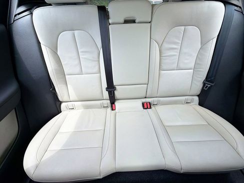 Used 2023 Volvo XC40 B5 Plus AWD/4WD image 29