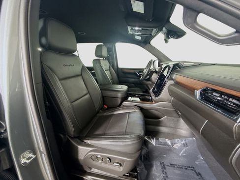 Used 2025 GMC Yukon Denali RWD image 29