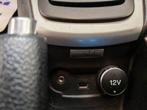 Used 2015 Ford Fiesta SE image 25