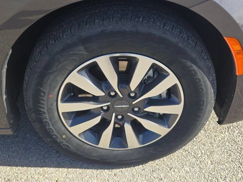 Used 2023 Chrysler Pacifica Touring-L FWD image 29
