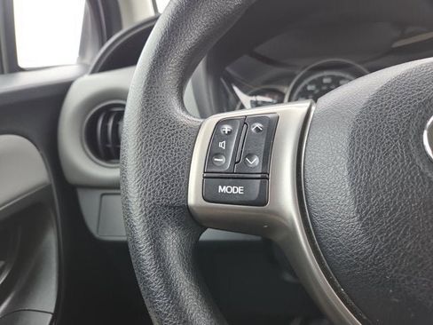 Used 2017 Toyota Yaris L image 20