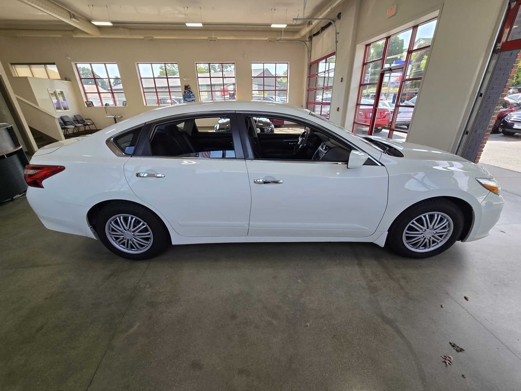 Used 2016 Nissan Altima 2.5 S w/ Power Driver Seat Package FWD image 8
