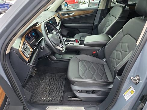 Used 2025 Volkswagen Atlas SE image 16
