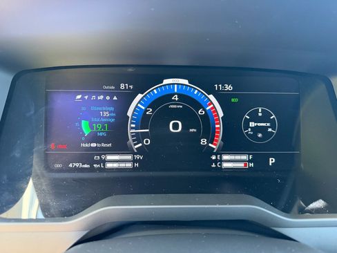 Used 2024 Toyota Tundra Limited AWD/4WD image 39