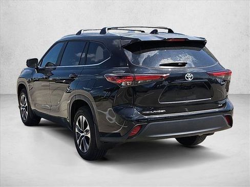 Used 2026 Toyota Highlander XLE AWD/4WD image 7