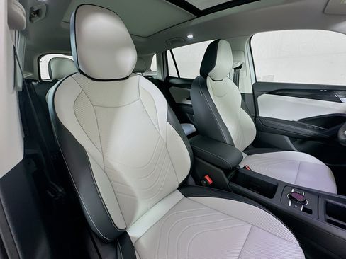 Used 2025 Volkswagen Tiguan SE image 26