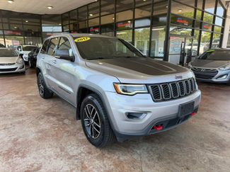 Used 2017 Jeep Grand Cherokee Trailhawk w/ Trailhawk Luxury Group AWD/4WD video 1