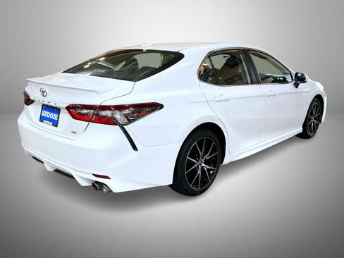 Used 2024 Toyota Camry SE image 5