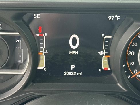 Used 2024 Jeep Wrangler Unlimited Sahara w/ Technology Group AWD/4WD image 26