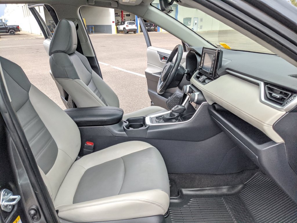 Used 2019 Toyota RAV4 XLE Premium w/ Cold Weather Package AWD/4WD image 20