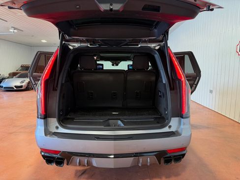 Used 2023 Cadillac Escalade V w/ LPO, ONYX Package AWD/4WD image 42