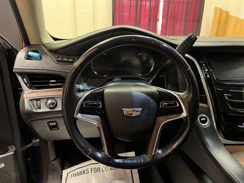 Used 2018 Cadillac Escalade ESV Premium Luxury AWD/4WD image 33