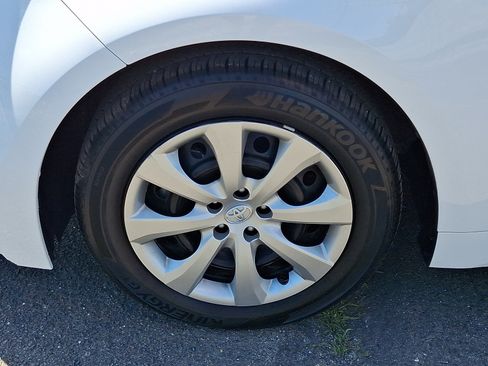 Used 2025 Toyota Corolla LE FWD image 10