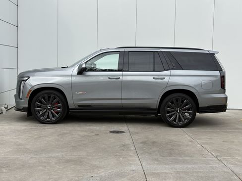 Used 2025 Cadillac Escalade V AWD/4WD image 4