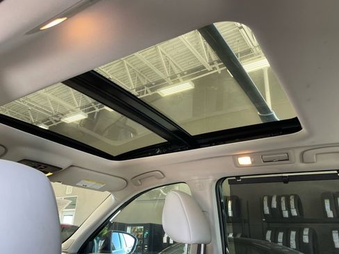 Certified 2022 Nissan Pathfinder Platinum w/ Cargo Package image 17