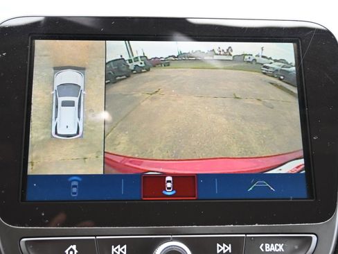 Used 2018 Chevrolet Equinox Premier image 17