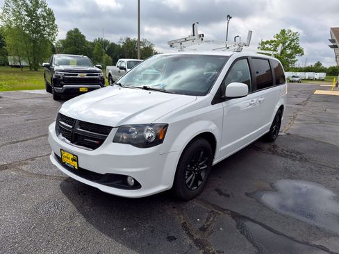 Used 2019 Dodge Grand Caravan SE FWD image 4