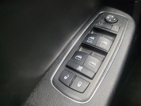 Used 2014 Chrysler 300 S AWD/4WD image 27