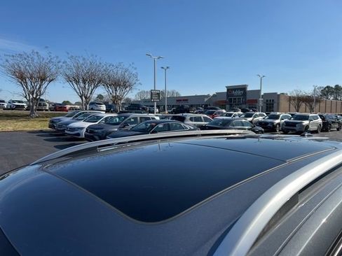 Certified 2024 Volkswagen Atlas SEL Premium R-Line image 13