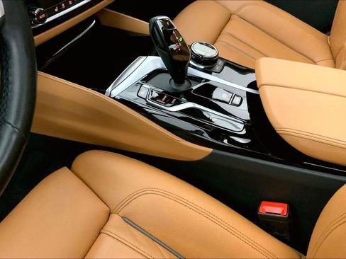 Used 2023 BMW M550i xDrive w/ Executive Package image 22