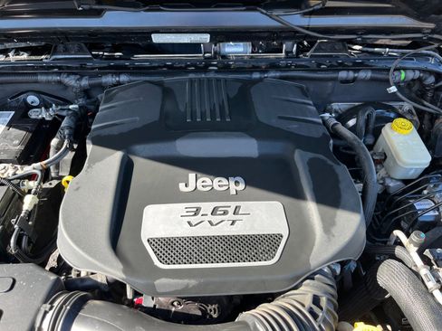 Used 2013 Jeep Wrangler Freedom Edition image 22