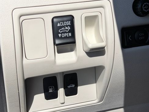 Used 2010 Lexus IS 250C image 10