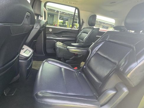 Used 2025 Lincoln Navigator Reserve AWD/4WD image 14