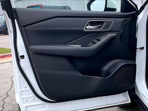 New 2026 Nissan Rogue Platinum w/ Platinum Premium Package image 13