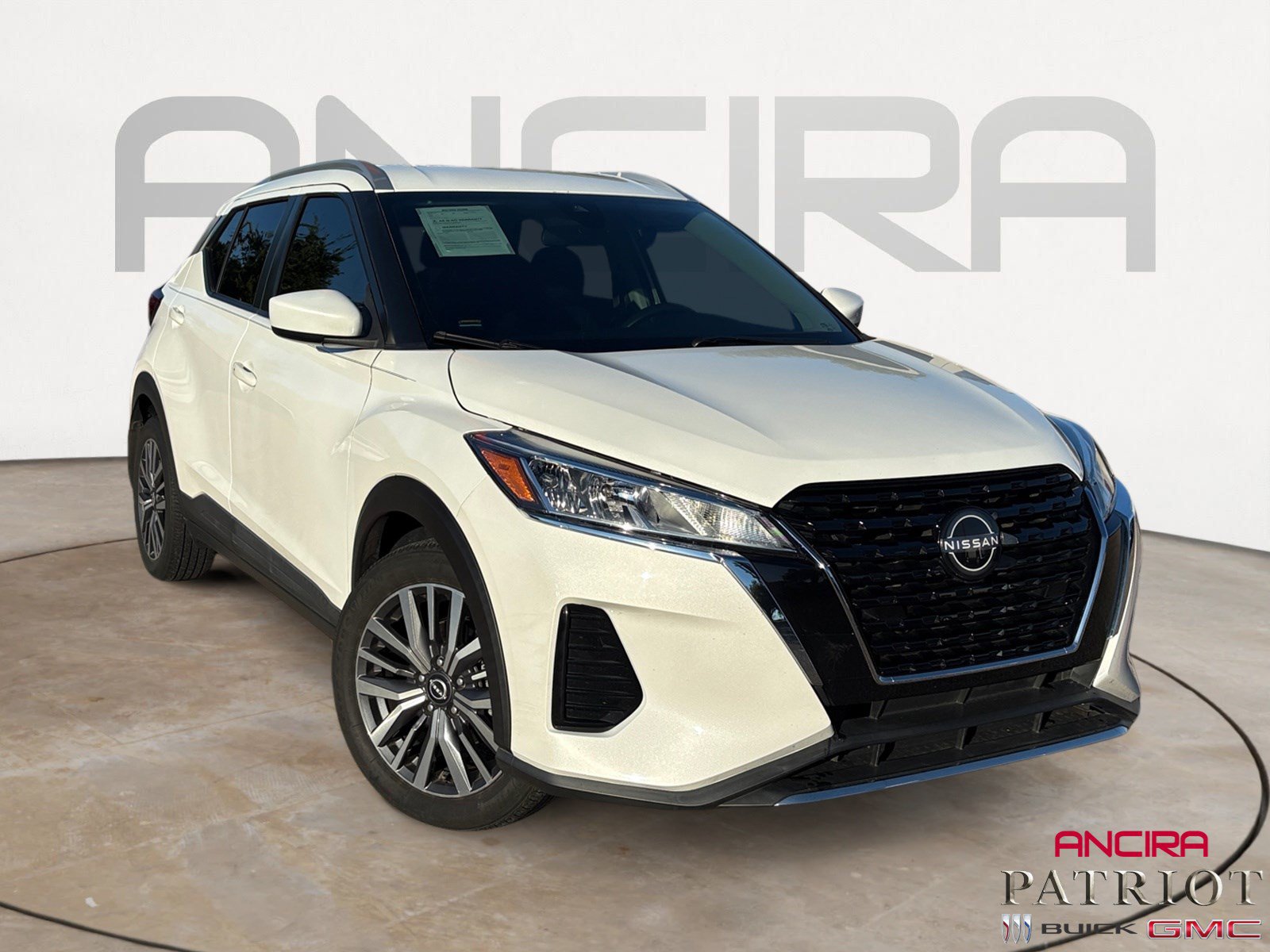 Used 2023 Nissan Kicks SV FWD image 1