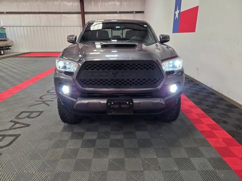 Used 2016 Toyota Tacoma TRD Sport image 22