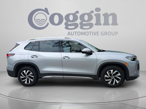 Used 2025 Volkswagen Tiguan S FWD image 5
