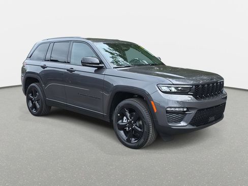 New 2025 Jeep Grand Cherokee Limited w/ Black Appearance Package AWD/4WD image 3