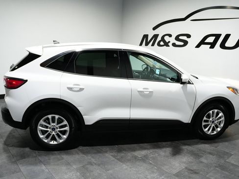 Used 2020 Ford Escape SE image 8