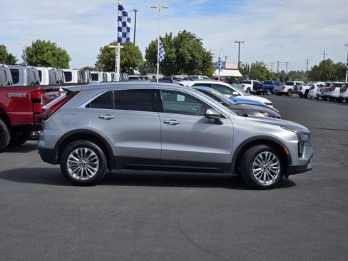 Used 2025 Cadillac XT4 Premium Luxury FWD image 3