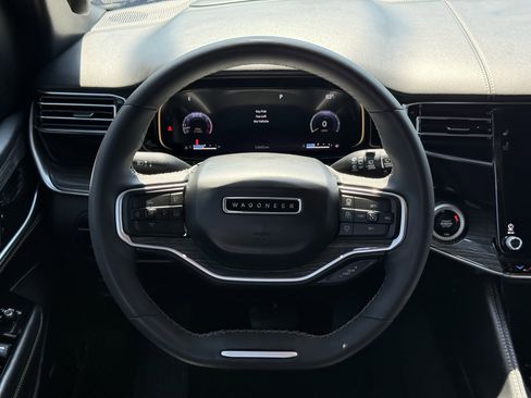 Used 2022 Jeep Wagoneer Series III w/ Premium Group I RWD image 15