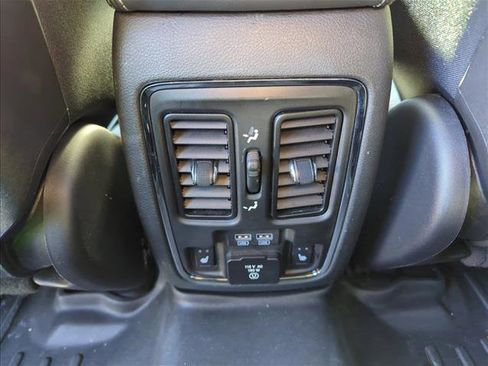 Used 2019 Jeep Grand Cherokee Overland image 16