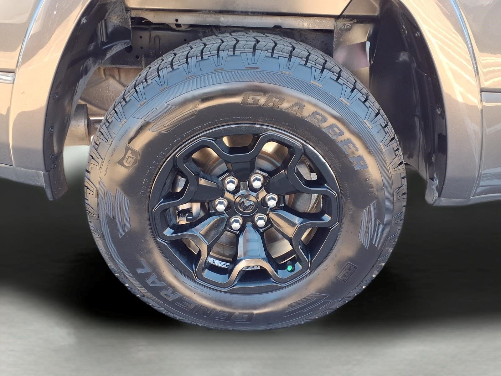 Used 2020 RAM 1500 Laramie w/ Sport Appearance Package AWD/4WD image 9
