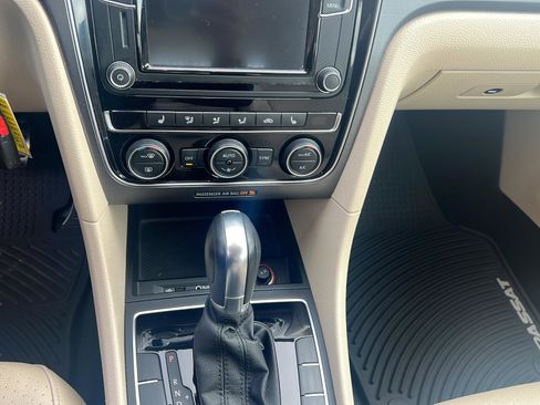 Used 2017 Volkswagen Passat 1.8T R-Line image 14