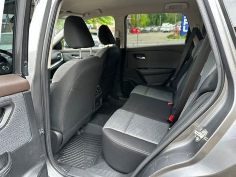 Used 2023 Nissan Rogue SV AWD/4WD image 18