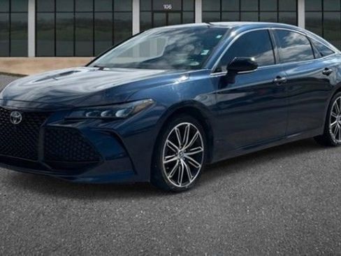 Used 2019 Toyota Avalon XSE image 3