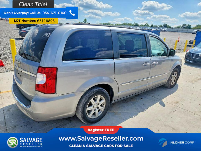 Used 2013 Chrysler Town & Country Touring FWD image 4