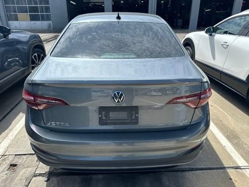 Used 2023 Volkswagen Jetta SE FWD image 5