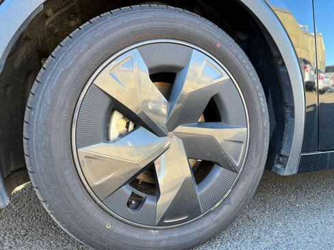 Used 2025 Toyota Prius LE image 28