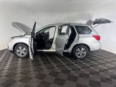 Used 2019 Nissan Pathfinder SV AWD/4WD image 9