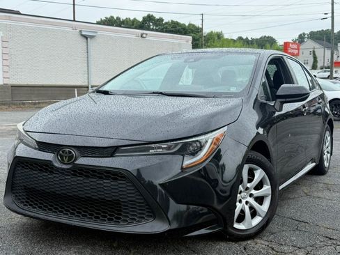 Used 2021 Toyota Corolla LE FWD image 3