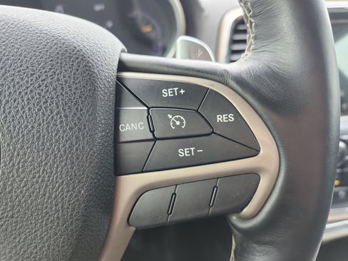 Used 2017 Jeep Grand Cherokee Overland image 40