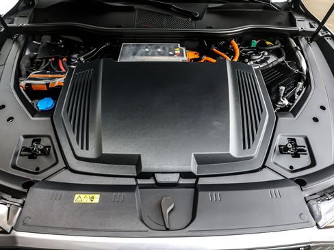 Used 2022 Audi e-tron Premium w/ Convenience Plus Package image 12