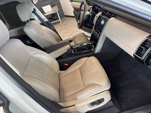 Used 2017 Land Rover Discovery HSE image 36