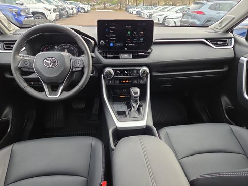 Used 2023 Toyota RAV4 XLE Premium image 19