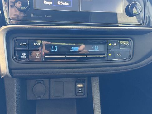 Used 2017 Toyota Corolla SE 50th Anniversary FWD image 14